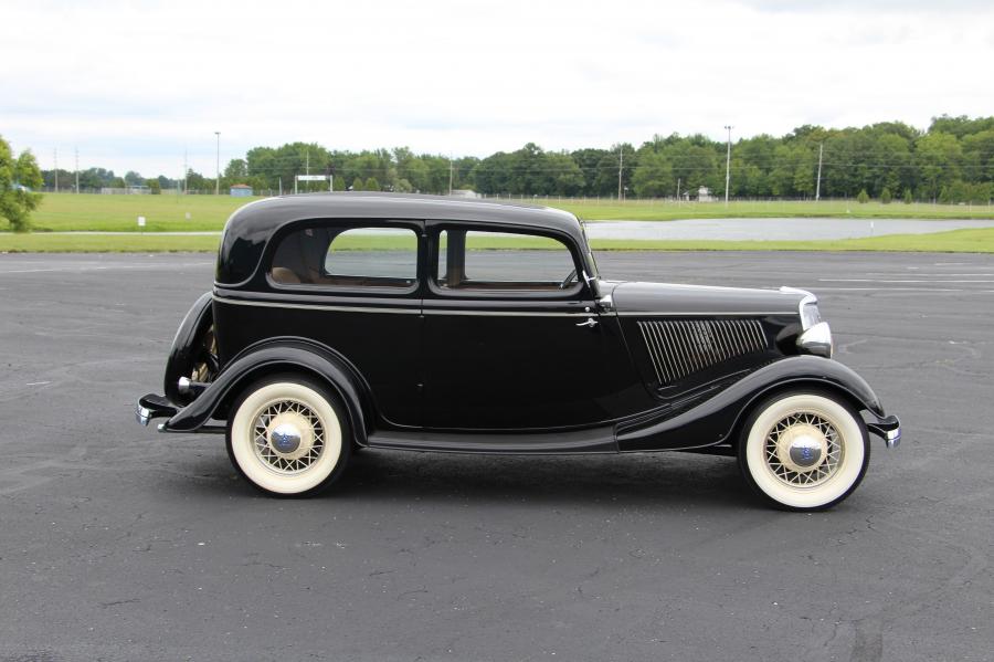  Ford V8 Deluxe Tudor Sedan (40/700) 1937 года  (фото 18 из 22)